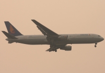 Hainan Airlines (HNA Group), Boeing 767-34PER, B-2490, c/n 33047/889, in PEK