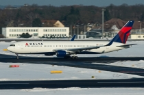 Delta Air Lines, Boeing 767-332ER(WL), N186DN,  c/n 27962/585, in TXL