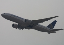 Continental Airlines, Boeing 777-224ER, N27015, c/n 28678/273, in HKG