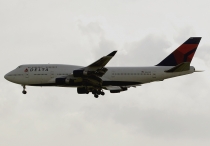 Delta Air Lines, Boeing 747-451, N662US, c/n 23720/708, in SIN