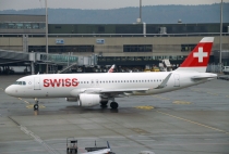 Swiss Intl. Air Lines, Airbus A320-214(SL), HB-JLT, c/n 5518, in ZRH