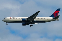 Delta Air Lines, Boeing 767-332ER, N184DN, c/n 27111/496, in TXL