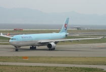 Korean Air, Airbus A330-323X, HL7720, c/n 550, in KIX