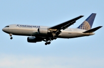 Continental Airlines, Boeing 767-224ER, N69154, c/n 30433/823, in TXL