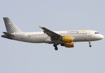 Vueling Airlines, Airbus A320-214, EC-JGM, c/n 2407, in BCN