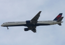 Delta Air Lines, Boeing 757-351, N595NW, c/n 29725/826, in SEA