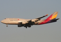 Asiana Airlines, Boeing 747-48EM, HL7423, c/n 25782/1115, in PEK