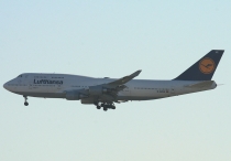Lufthansa, Boeing 747-430, D-ABVE, c/n 24741/787, in PEK