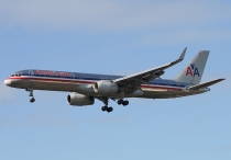American Airlines, Boeing 757-223(WL), N613AA, c/n 24489/242, in SEA
