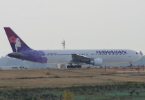 Hawaiian Airlines, Boeing 767-33AER, N589HA, c/n 33422/892, in SEA