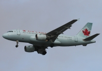 Air Canada, Airbus A319-114, C-FYJE, c/n 656, in YVR