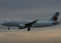 Air Canada, Airbus A320-211, C-FDSN, c/n 126, in YVR