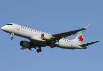 Air Canada, Embraer ERJ-190AR, C-FMZU, c/n 19000118, in YVR