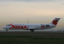 Air Canada Jazz, Canadair CRJ-100ER, C-FWRR, c/n 7107, in YVR