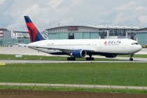 Delta Air Lines, Boeing 767-324ER, N394DL, c/n 27394/572, in STR