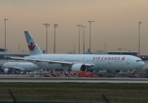 Air Canada, Boeing 777-333ER, C-FIUR, c/n 35242/649, in YVR