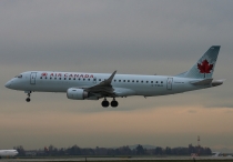 Air Canada, Embraer ERJ-190AR, C-FHLH, c/n 19000068, in YVR