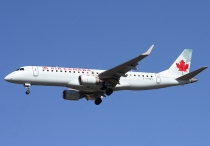 Air Canada, Embraer ERJ-190AR, C-FHNV, c/n 19000075, in YVR