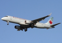 Air Canada, Embraer ERJ-190AR, C-FNAX, c/n 19000151, in YVR