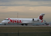 Air Canada Jazz, Canadair CRJ-200ER, C-GJZZ, c/n 7978, in YVR