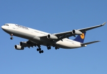 Lufthansa, Airbus A340-311, D-AIGF, c/n 035, in YVR