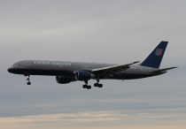 United Airlines, Boeing 757-222, N570UA, c/n 26678/501, in YVR