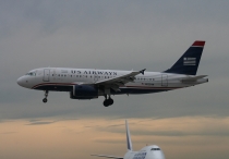 US Airways, Airbus A319-132, N825AW, c/n 1527, in YVR