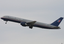 United Airlines, Boeing 757-222, N581UA, c/n 26701/543, in SEA