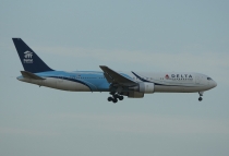 Delta Air Lines, Boeing 767-332ER, N171DZ, c/n 29690/717, in BRU