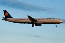 Lufthansa, Airbus A321-131, D-AIRM, c/n 518, in TXL