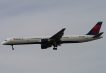Delta Air Lines, Boeing 757-351, N596NW, c/n 32996/1037, in SEA