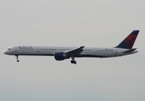 Delta Air Lines, Boeing 757-351, N595NW, c/n 32995/1036, in SEA