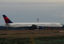 Delta Air Lines, Boeing 757-351, N590NW, c/n 32990/1027, in SEA