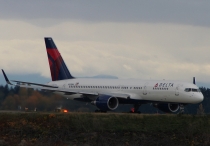 Delta Air Lines, Boeing 757-251(WL), N553NW, c/n 26500/982, in SEA