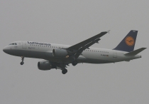 Lufthansa, Airbus A320-211, D-AIQH, c/n 217, in LHR