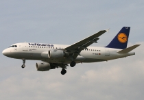 Lufthansa, Airbus A319-114, D-AILS, c/n 729, in LHR