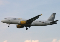 Vueling Airlines, Airlines A320-214, EC-JYX, c/n 2962, in LHR