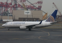 Continental Airlines, Boeing 737-724(WL), N39728, c/n 28944/321, in EWR