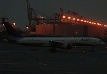 Delta Air Lines, Boeing 757-232, N662DN, c/n 24991/342, in EWR