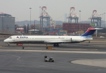 Delta Air Lines, McDonnell Douglas MD-88, N945DL, c/n 49818/1613, in EWR