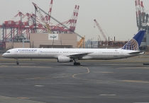 Continental Airlines, Boeing 757-324, N75851, c/n 32810/990, in EWR