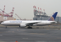 Continental Airlines, Boeing 777-224ER, N69020, c/n 31687/625, in EWR
