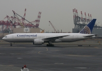 Continental Airlines, Boeing 777-224ER, N77014, c/n 29862/253, in EWR