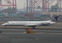 ExpressJet Airlines (Continental Express), Embraer ERJ-145LR, N13992, c/n 145284, in EWR