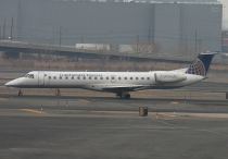 ExpressJet Airlines (Continental Express), Embraer ERJ-145LR, N13995, c/n 145295, in EWR