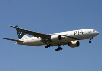 PIA - Pakistan Intl. Airlines, Boeing 777-240ER, AP-BGL, c/n 33777/473, in LHR