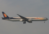 Jet Airways, Boeing 777-35RER, VT-JEH, c/n 35166/678, in LHR