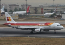 Iberia, Airbus A320-214, EC-IZR, c/n 2242, in LIS