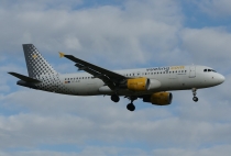 Vueling Airlines, Airbus A320-216, EC-KJD, c/n 3237, in ZRH