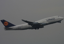 Lufthansa, Boeing 747-430, D-ABVK, c/n 25046/847, in HKG